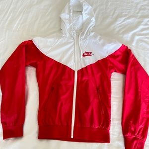 Nike Women’s Windrunner jacket red/white x-small
